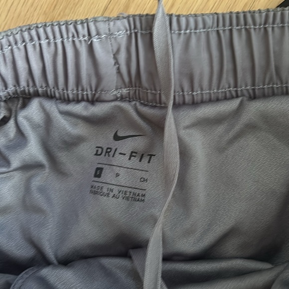 nike running shorts - Picture 2 of 3